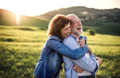 Betriebliche Altersvorsorge macht Rentnerpärchen glücklich